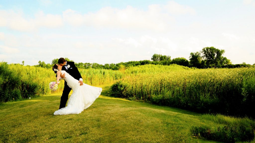 Bride and groom wedding pictures. Weddings at White Deer Run Golf Club Vernon Hills, Illinois.